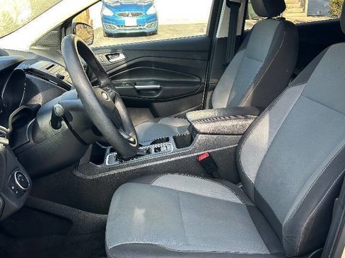 Used 2018 Ford Escape SE image 9