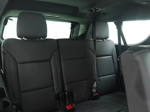 Used 2025 Chevrolet Suburban LT w/ Comfort Package image 12