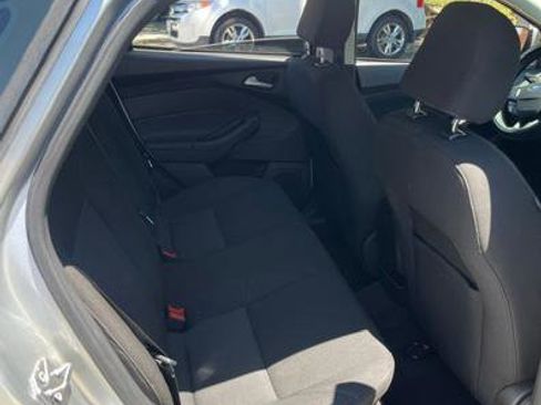 Used 2017 Ford Focus SE FWD image 7