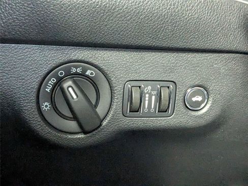 Used 2016 Dodge Challenger SRT Hellcat RWD image 20