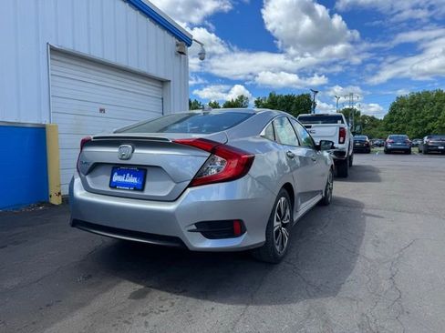 Used 2017 Honda Civic EX-T image 2
