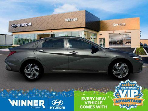 New 2025 Hyundai Elantra SEL image 10