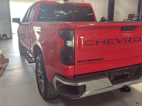 Used 2022 Chevrolet Silverado 1500 LT AWD/4WD image 13