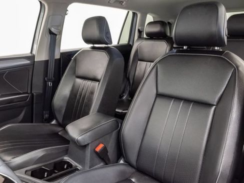 Used 2024 Volkswagen Tiguan SE FWD image 9