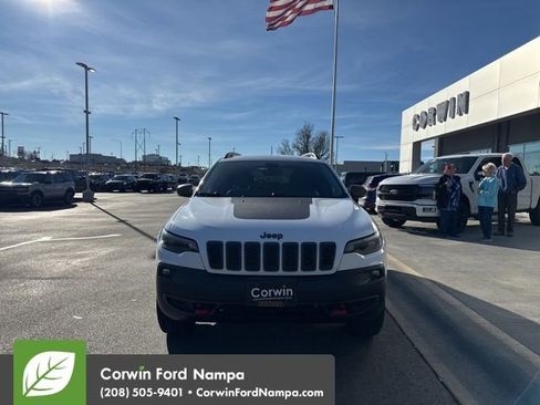 Used 2021 Jeep Cherokee Trailhawk image 3