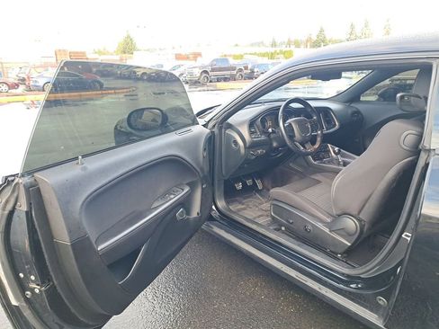 Used 2018 Dodge Challenger R/T w/ Driver Convenience Group image 9
