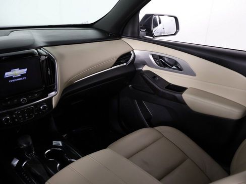 Used 2023 Chevrolet Traverse LT w/ Rear Camera Mirror Package image 38