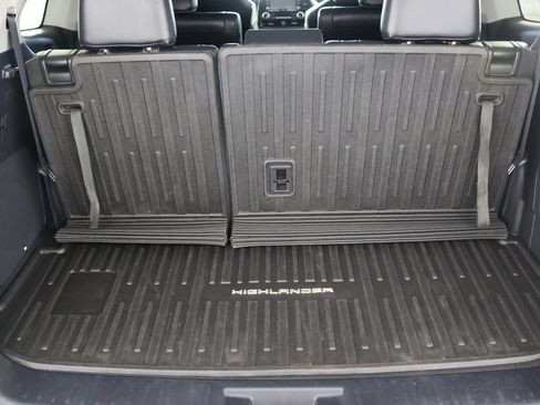 Used 2021 Toyota Highlander Limited AWD/4WD image 23