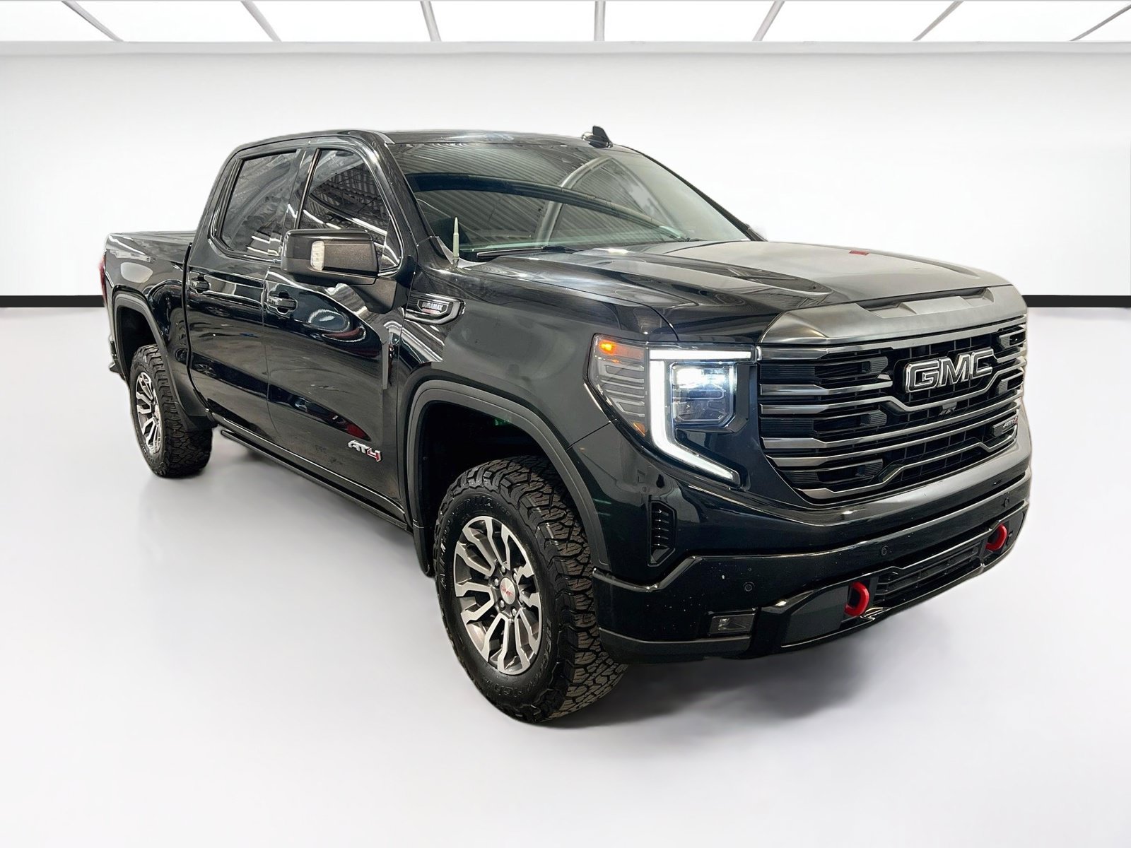 Used 2023 GMC Sierra 1500 AT4 w/ Technology Package AWD/4WD image 3
