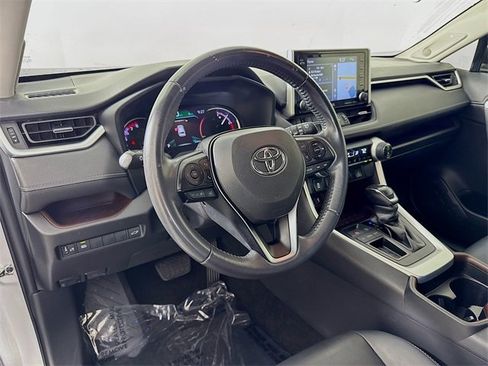 Used 2021 Toyota RAV4 Limited image 12