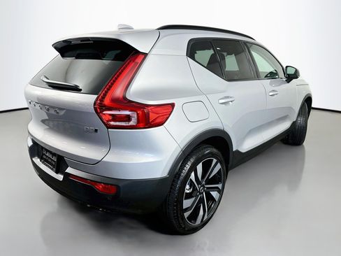 Used 2025 Volvo XC40 B5 Plus AWD/4WD image 7