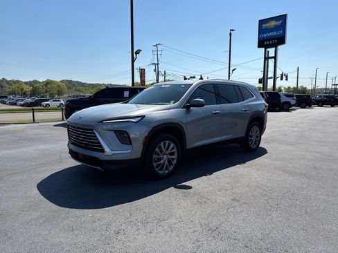 Used 2025 Buick Enclave Preferred FWD image 7