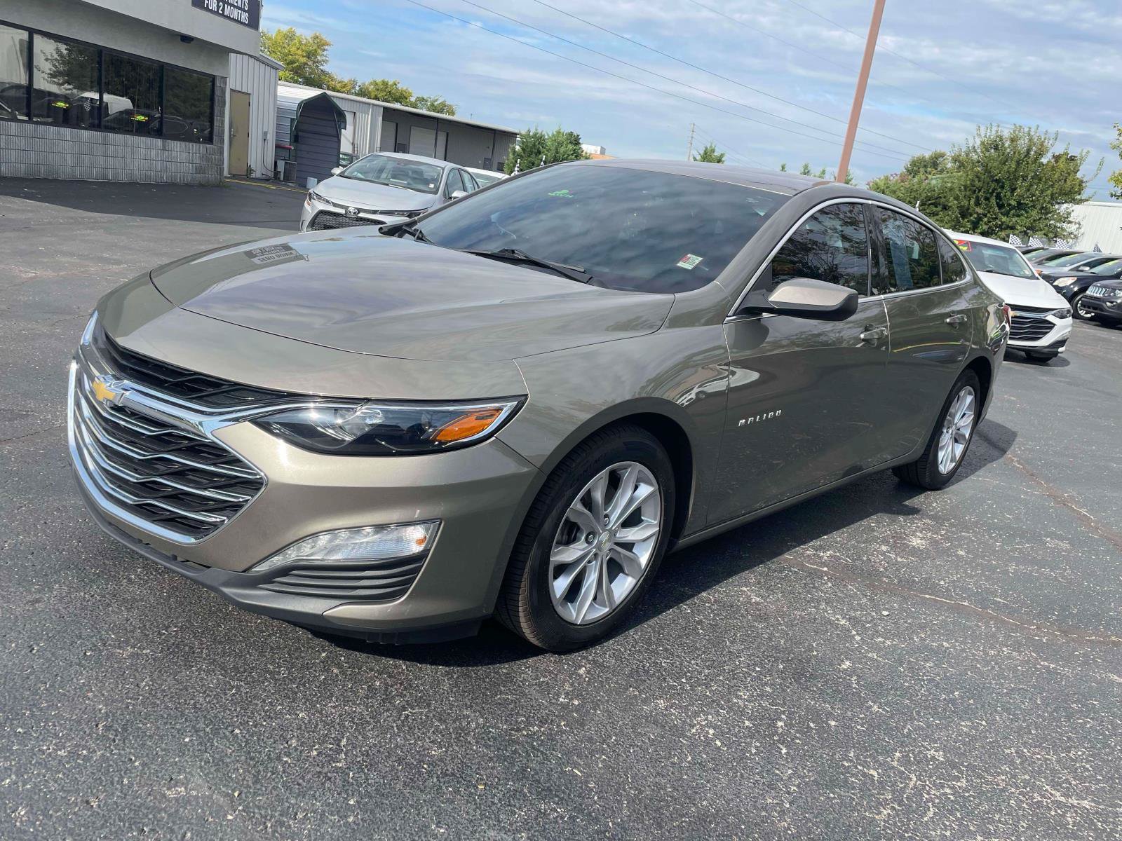 Used 2020 Chevrolet Malibu LT w/ Leather Package FWD image 3