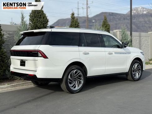 Used 2025 Lincoln Navigator Reserve AWD/4WD image 10