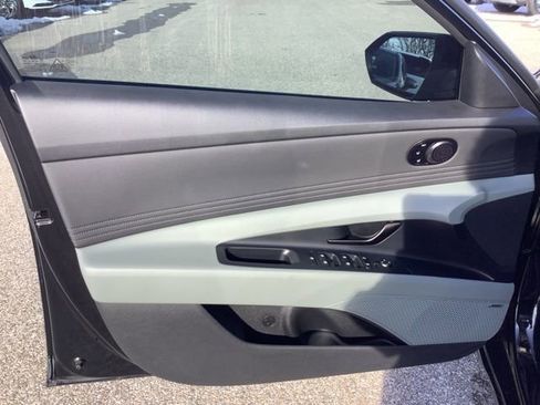 Certified 2025 Hyundai Elantra Limited image 15