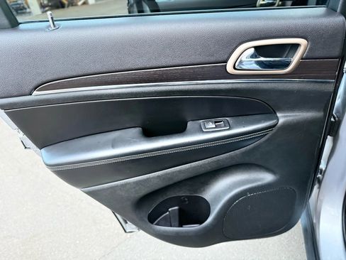 Used 2014 Jeep Grand Cherokee Limited image 17