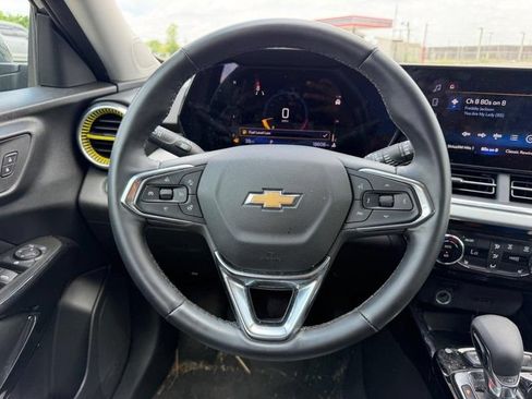 Used 2025 Chevrolet Trax LT w/ Driver Confidence Package FWD image 9