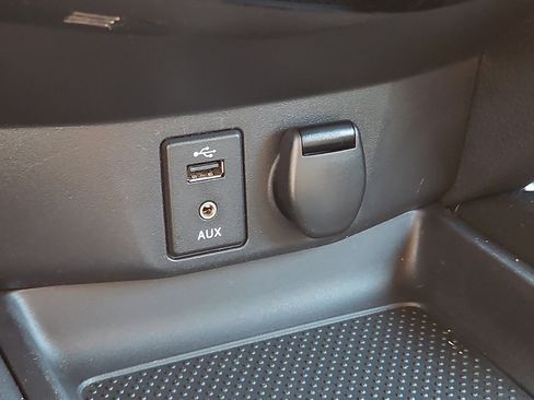 Used 2015 Nissan Rogue SV AWD/4WD image 21