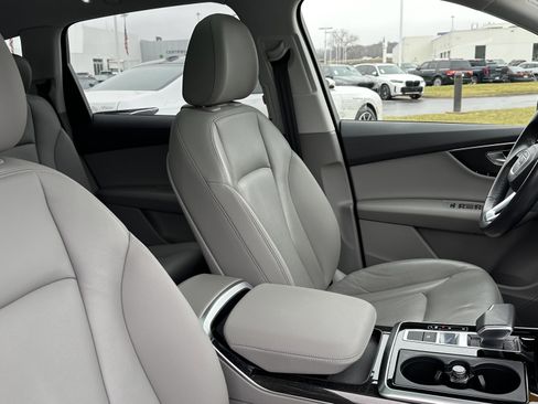 Used 2022 Audi Q7 Premium image 33