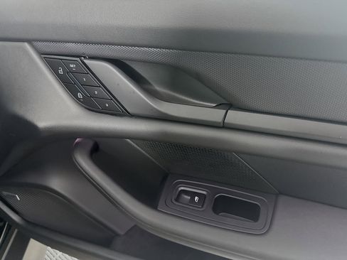 Used 2023 Porsche Taycan w/ Premium Package image 31