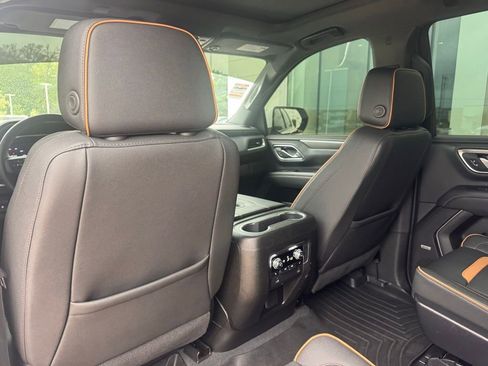 Used 2024 GMC Yukon XL AT4 w/ AT4 Premium Plus Package AWD/4WD image 17