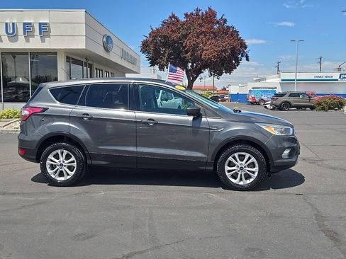 Used 2017 Ford Escape SE AWD/4WD image 2