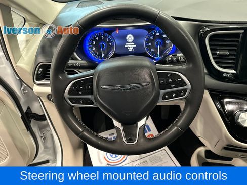 Used 2022 Chrysler Pacifica Touring-L FWD image 18