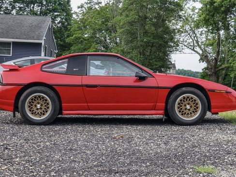 Used 1988 Pontiac Fiero GT RWD image 9