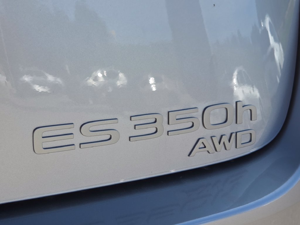 New 2026 Lexus ES 350h AWD w/ Convenience Package image 32