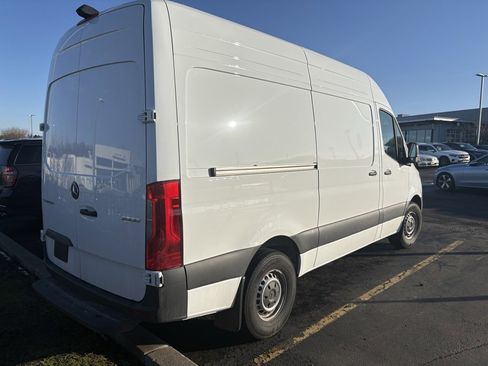 Used 2025 Mercedes-Benz Sprinter 2500 image 4