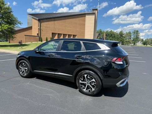 Used 2023 Kia Sportage EX FWD image 3