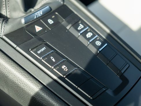 Certified 2024 Porsche 718 Cayman image 28