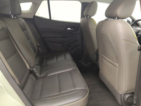 Used 2025 Chevrolet Trax ACTIV w/ Sunroof Package FWD image 19