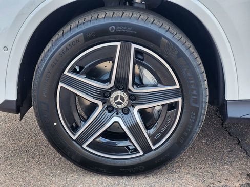 Used 2025 Mercedes-Benz GLC 300 4MATIC image 10
