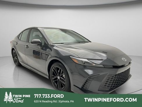 Used 2026 Toyota Camry SE FWD image 1