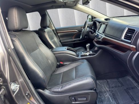 Used 2015 Toyota Highlander Limited image 13