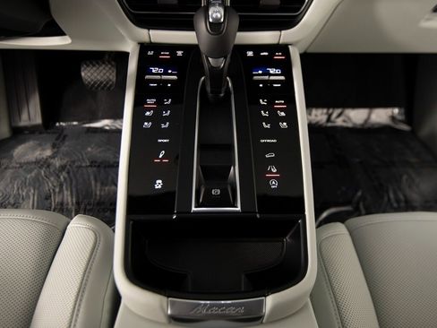 New 2026 Porsche Macan S image 21