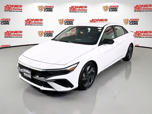 Certified 2025 Hyundai Elantra Sport w/ Cargo Package image 12