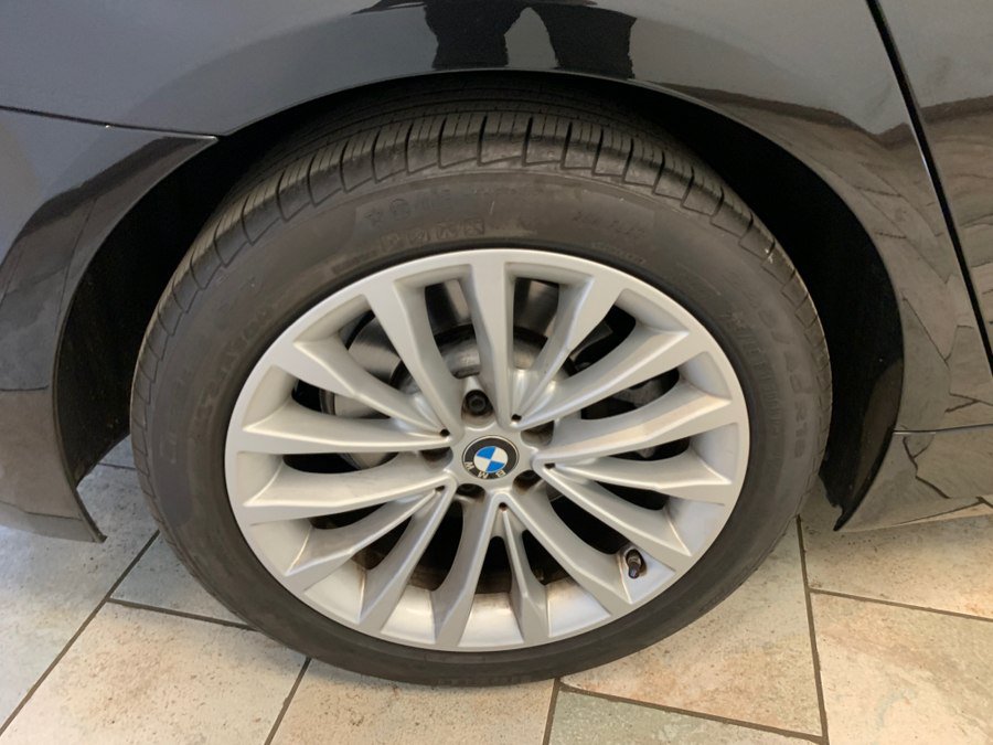 Used 2023 BMW 530i w/ Premium Package RWD image 10