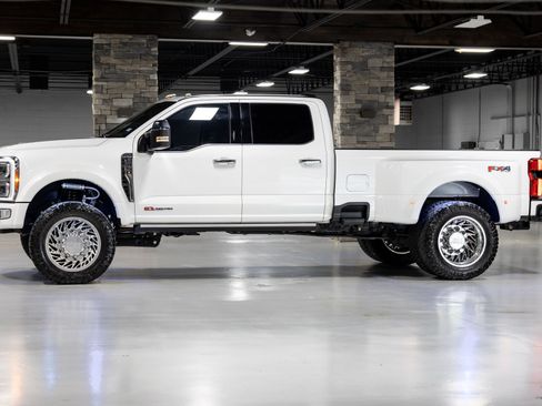 Used 2023 Ford F450 Platinum w/ FX4 Off-Road Package AWD/4WD image 15