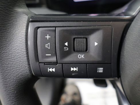 Used 2025 Nissan Kicks SV AWD/4WD image 31
