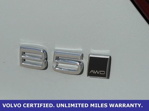 Certified 2025 Volvo XC40 B5 Plus image 9