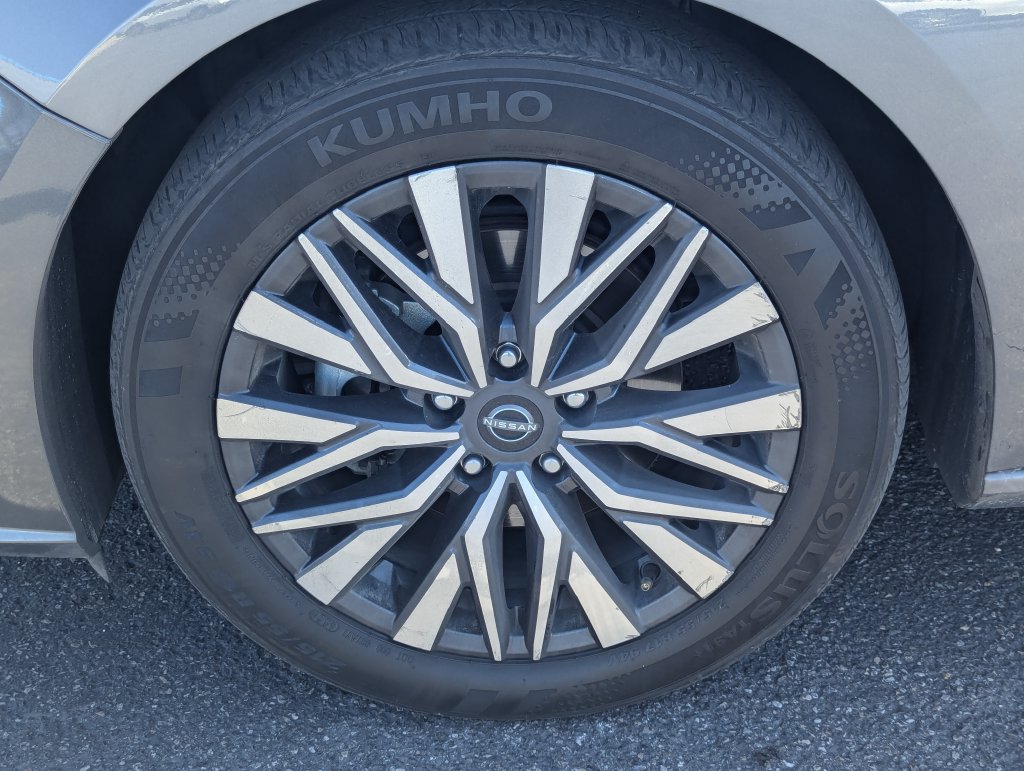 Used 2025 Nissan Altima 2.5 SV FWD image 13