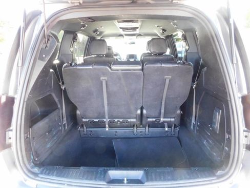 Used 2014 Chrysler Town & Country S image 5