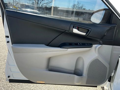 Used 2013 Toyota Camry LE image 21