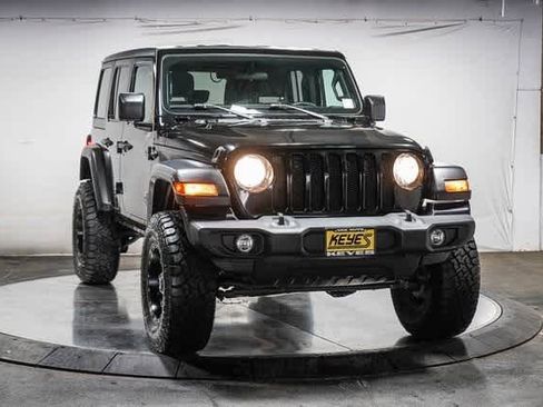 Used 2019 Jeep Wrangler Unlimited Sport image 3
