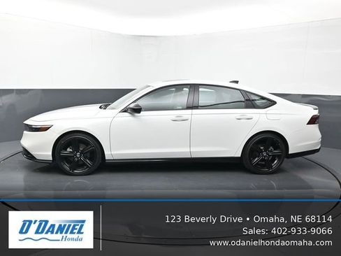 Used 2023 Honda Accord Sport image 2