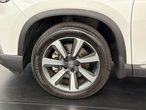 Certified 2025 Honda Pilot Touring image 12