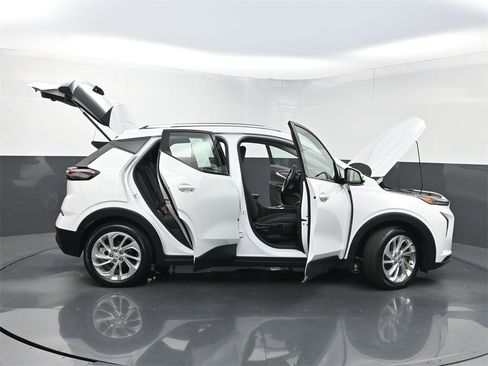 Used 2023 Chevrolet Bolt EUV LT image 34