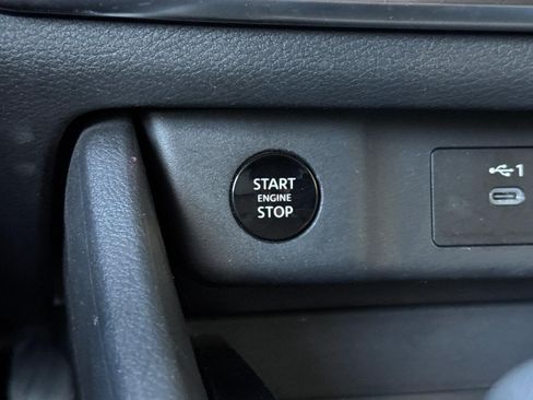 Used 2025 Nissan Rogue SV FWD image 32